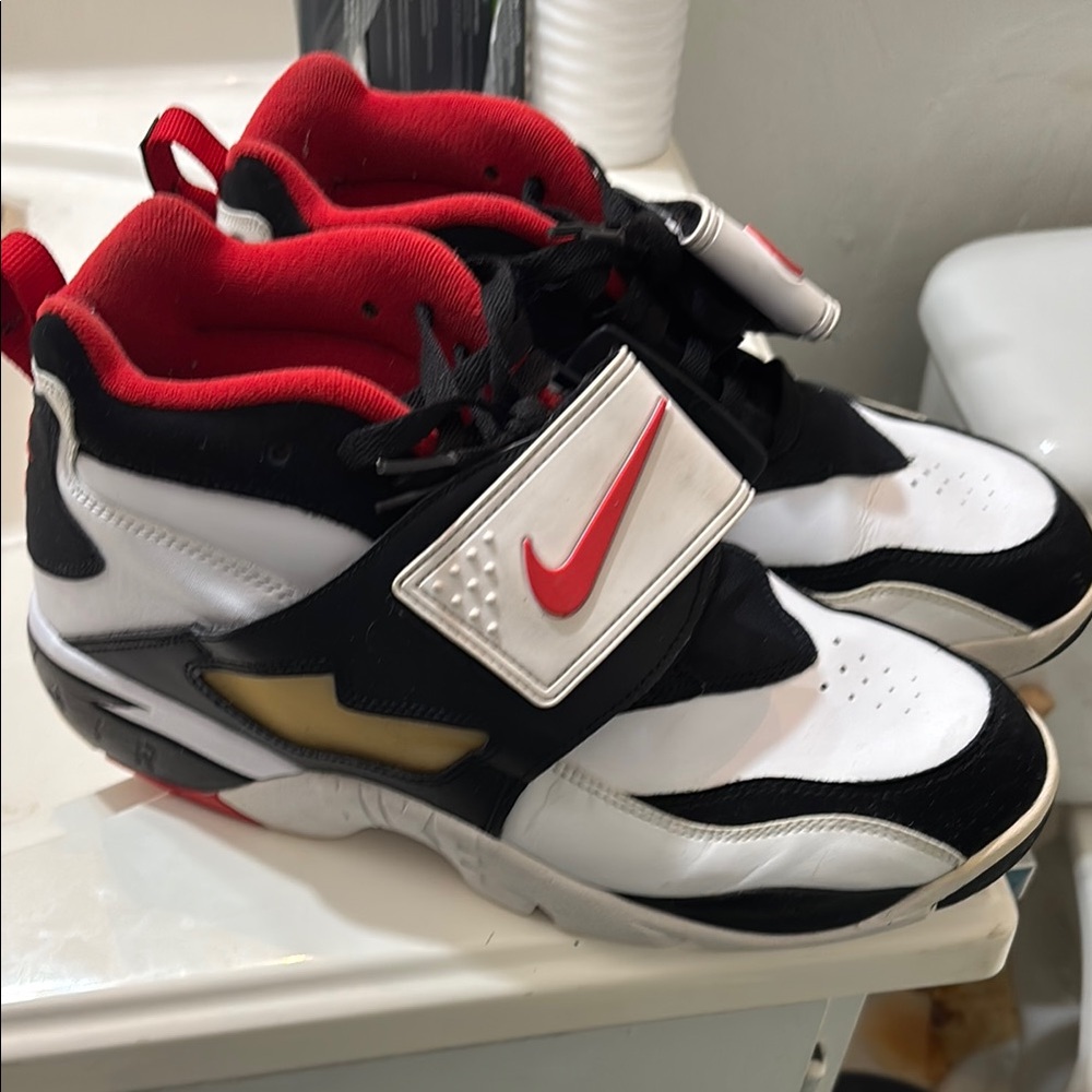 Men’s Nike Air “Diamond turf” Deion Sanders retro size 11